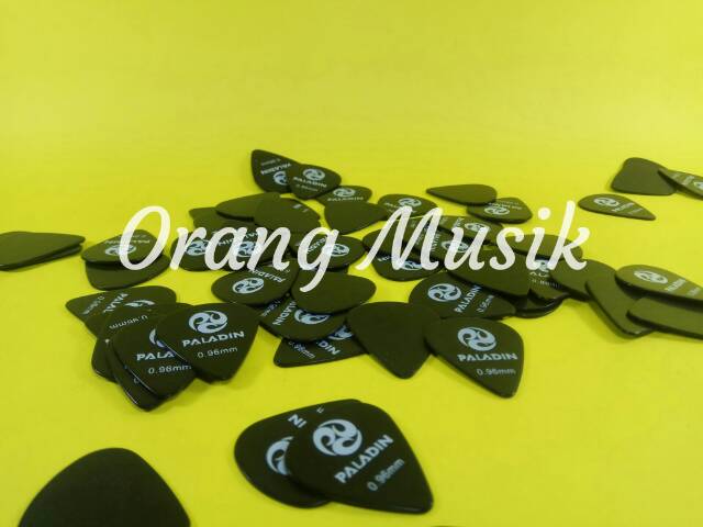 Pick Gitar Black dan Pick Bass Hitam 0.96mm