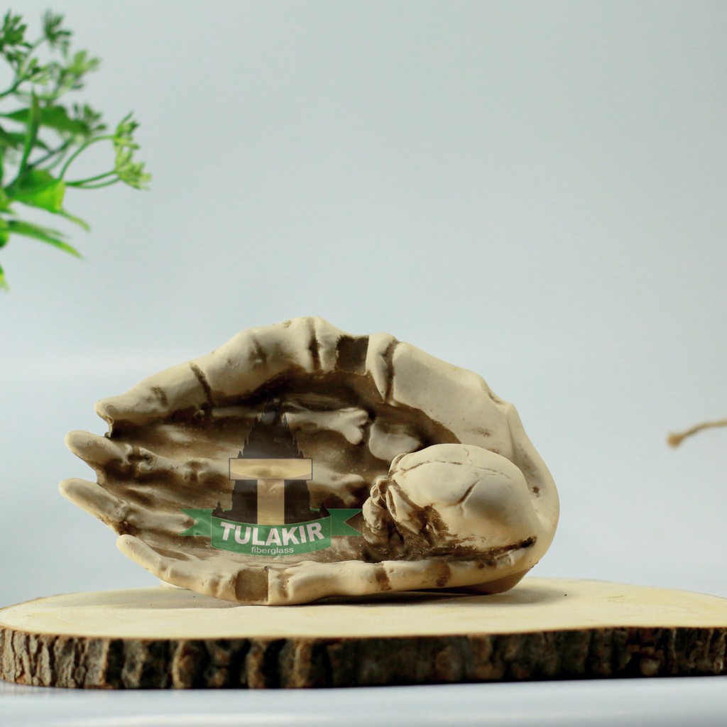 Asbak Rokok Unik Model Tangan Tengkorak / Hiasan / Dekorasi Bahan Fiberglass Tulakir Fiberglass