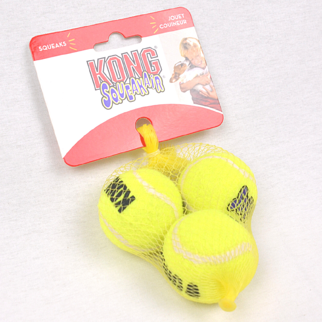 

KONG AST3 Mainan Anjing Squaekair Tennis Ball Small 3pcs