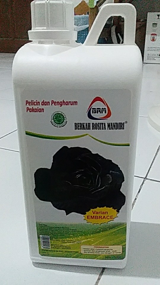 Pelicin Dan Pengharum Pewangi Pelembut Pakaian Baju Laundry Brm Jerigen 1 Liter
