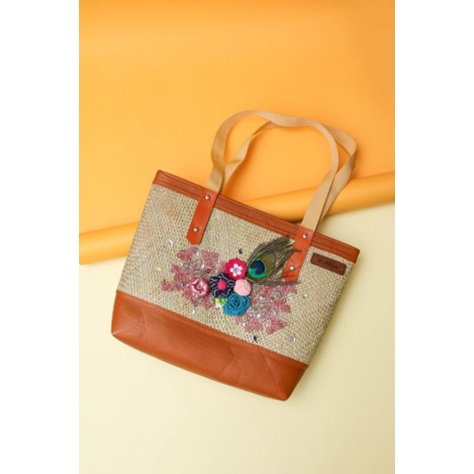 Totebag mendong hias bulu merak asli, tas mendong