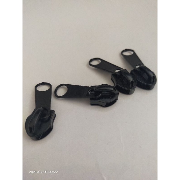 Kepala Resleting no.10 hitam