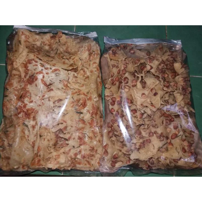 

cemilan Peyek kacang,Teri,kacang Hijau