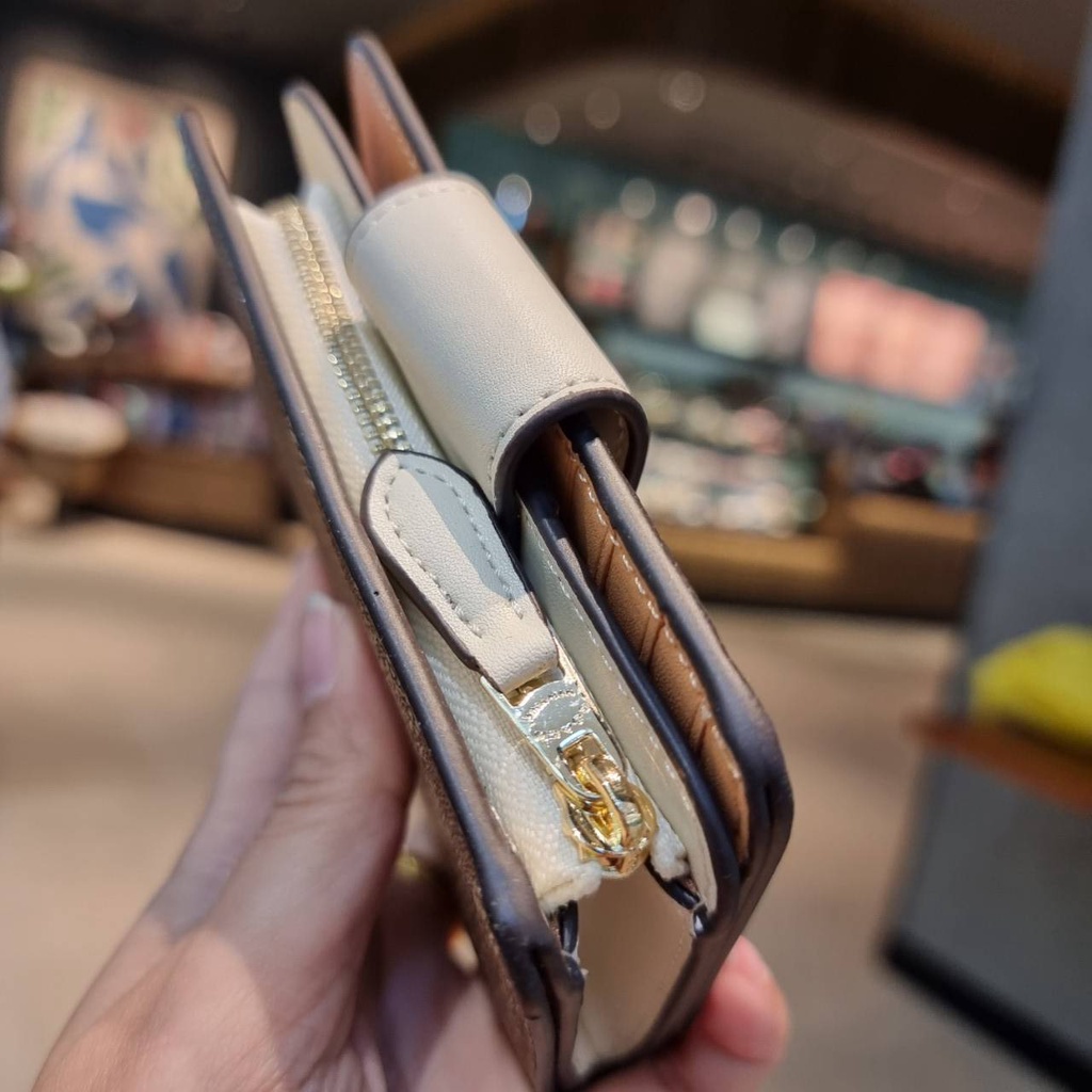 dompet wanita lipat 0082 canvas signature new ladies medium wallet multi-card card holder, coin purse New Style MEDIUM CORNER ZIP WALLET IN SIGNATURE CANVAS