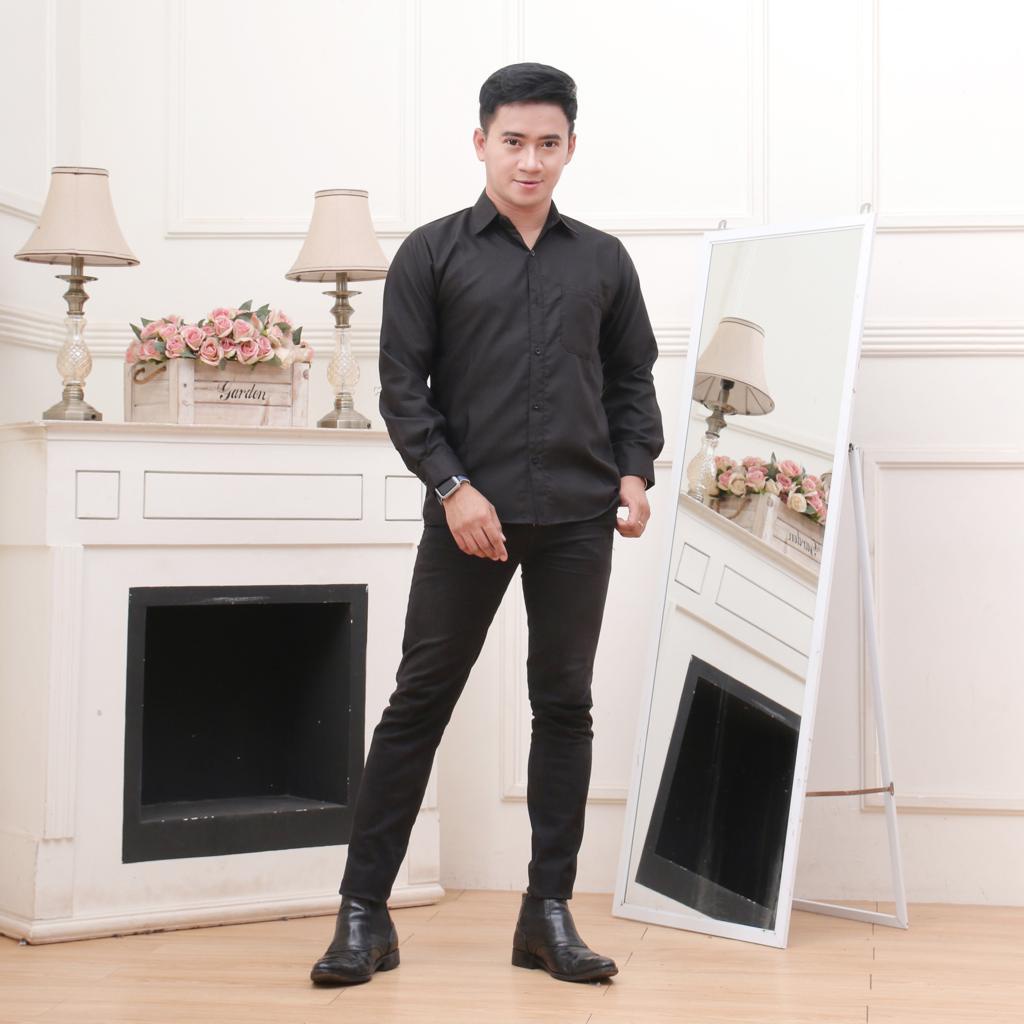 Kemeja Basic Polos HItam Putih Bahan Katun Adem / Unisex cowok cewek