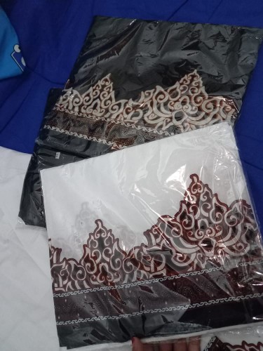 Batik Solo Trendi Tumpal Putih Set Sarung Dan Koko