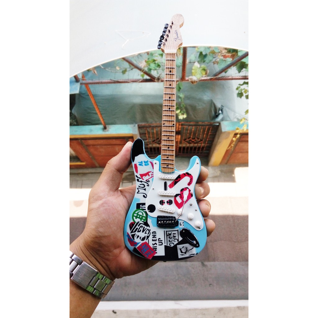Miniatur Gitar Fender Stratocaster Blue Billie Joe Armstrong Green Day Signature
