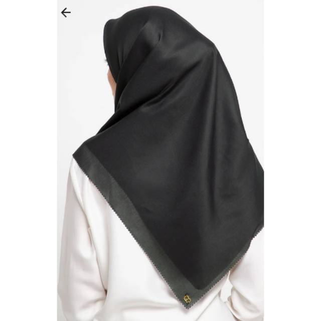 Buttonscarves Olla Square in Black