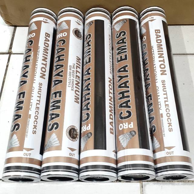 Shuttlecocks kok bulutangkis cahaya emas