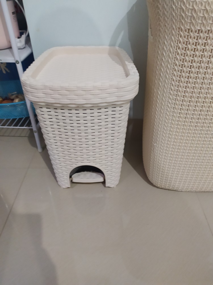 Tempat Sampah Rotan Injak Kiki  / Tong Sampah Indoor  / Keranjang Sampah Genki Market