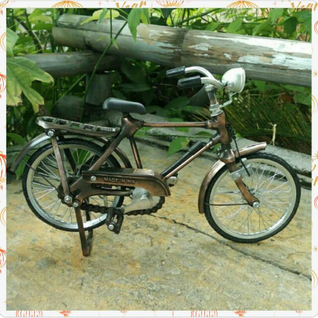 Miniatur sepeda ontel