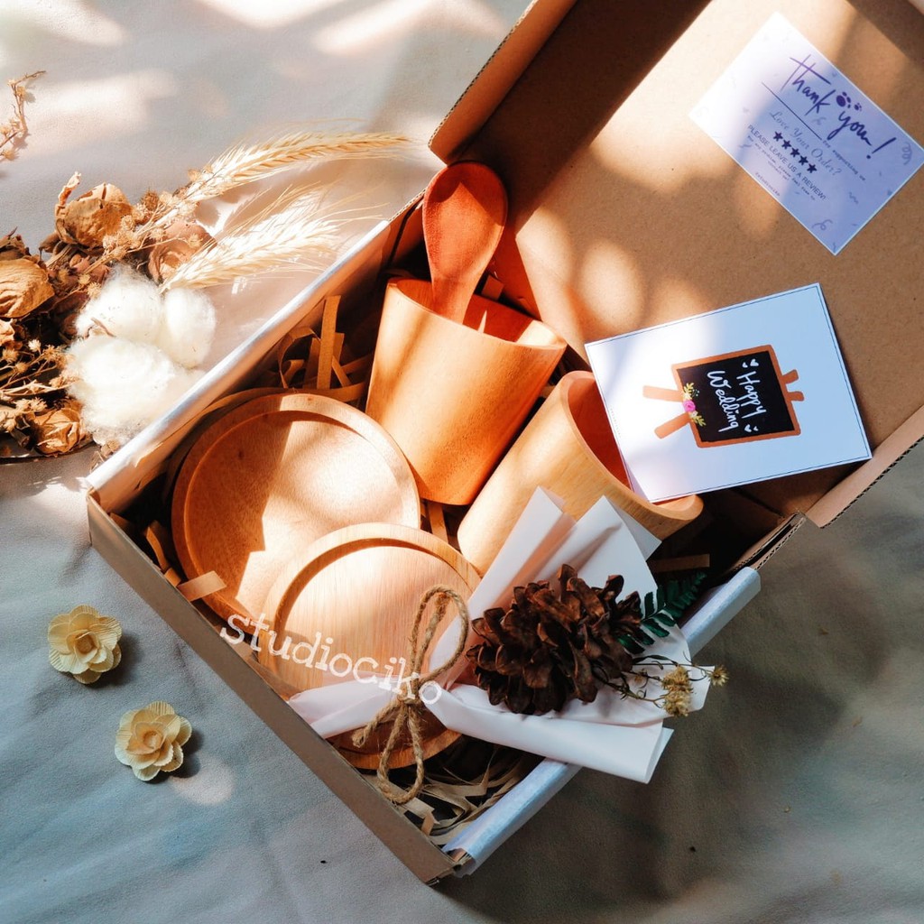 Kado Pernikahan Wedding Gift Hampers Ulang Tahun Wisuda Gift Box Birthday Graduation Souvenir Pernikahan Hadiah Lebaran Natal Ultah Cewek Cowok Set Alat Makan Kayu