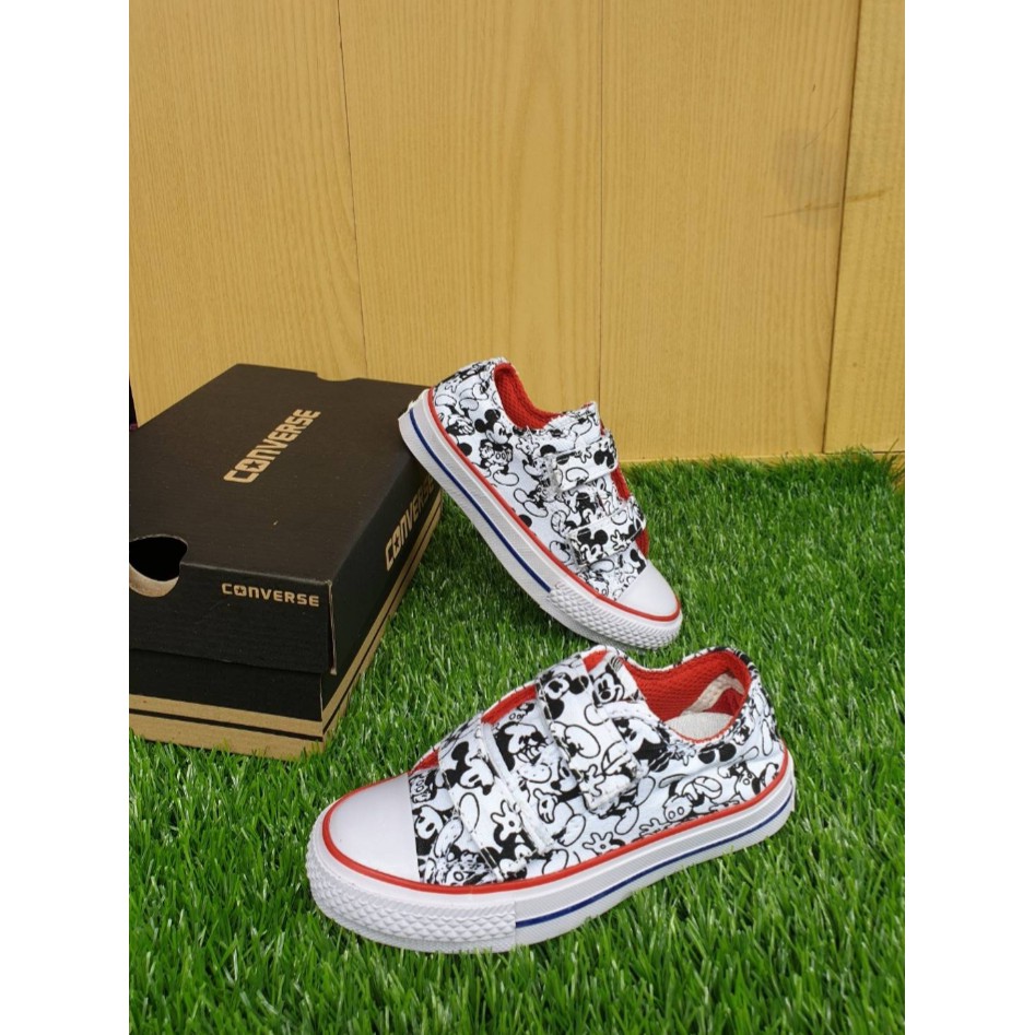 Sneakers Kids Sepatu anak perempuan / sepatu anak laki-laki CONVERSE Karakter perekat