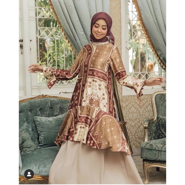 lalita tunik wearing klamby