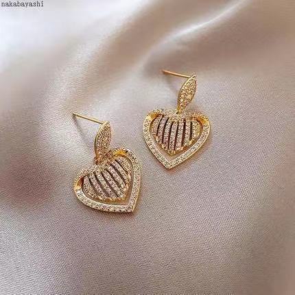 Cinta hati anting-anting anting-anting 925 perak stud anting-anting wanita Korea hollow jantung sede