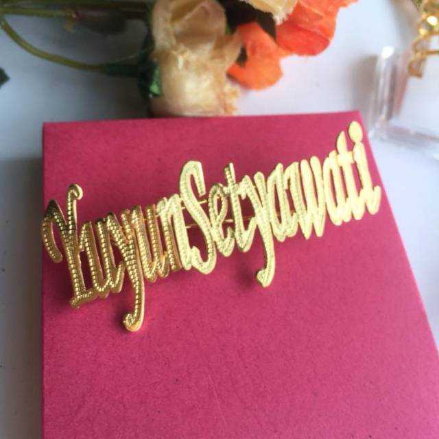 Bros Nama Gold Grafir Simpel Font