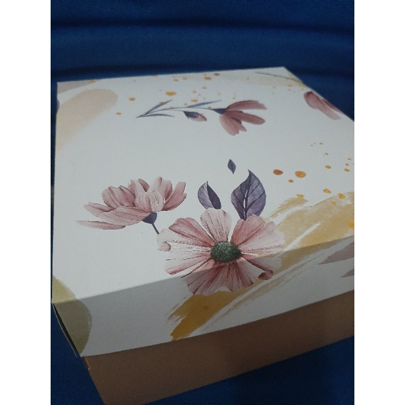 

dus cake white flower ukuran 25