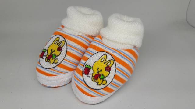 Sepatu bayi / kaos kaki bayi