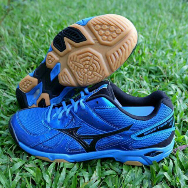 mizuno twister 4 hitam