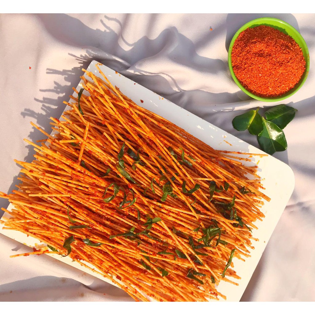 

MAKANAN RINGAN MIE LIDI PEDAS GURIH 250 GRAM