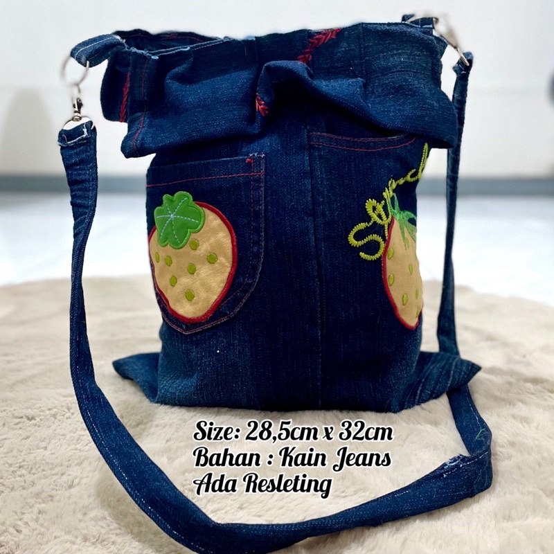 tas selempang jeans kocek strawberry high quality rok style tas selempang