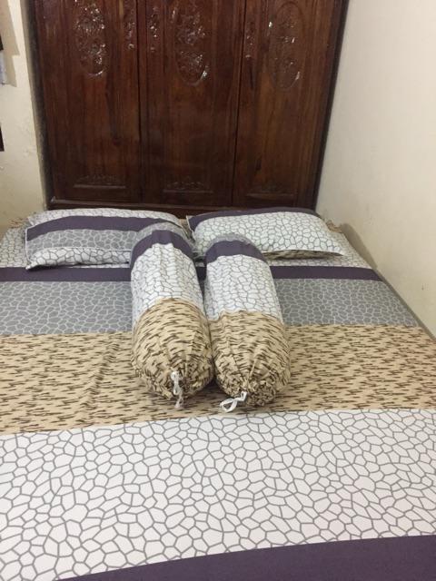Sprei Anti Geser Motif Abstrak, Anjani, Sarah