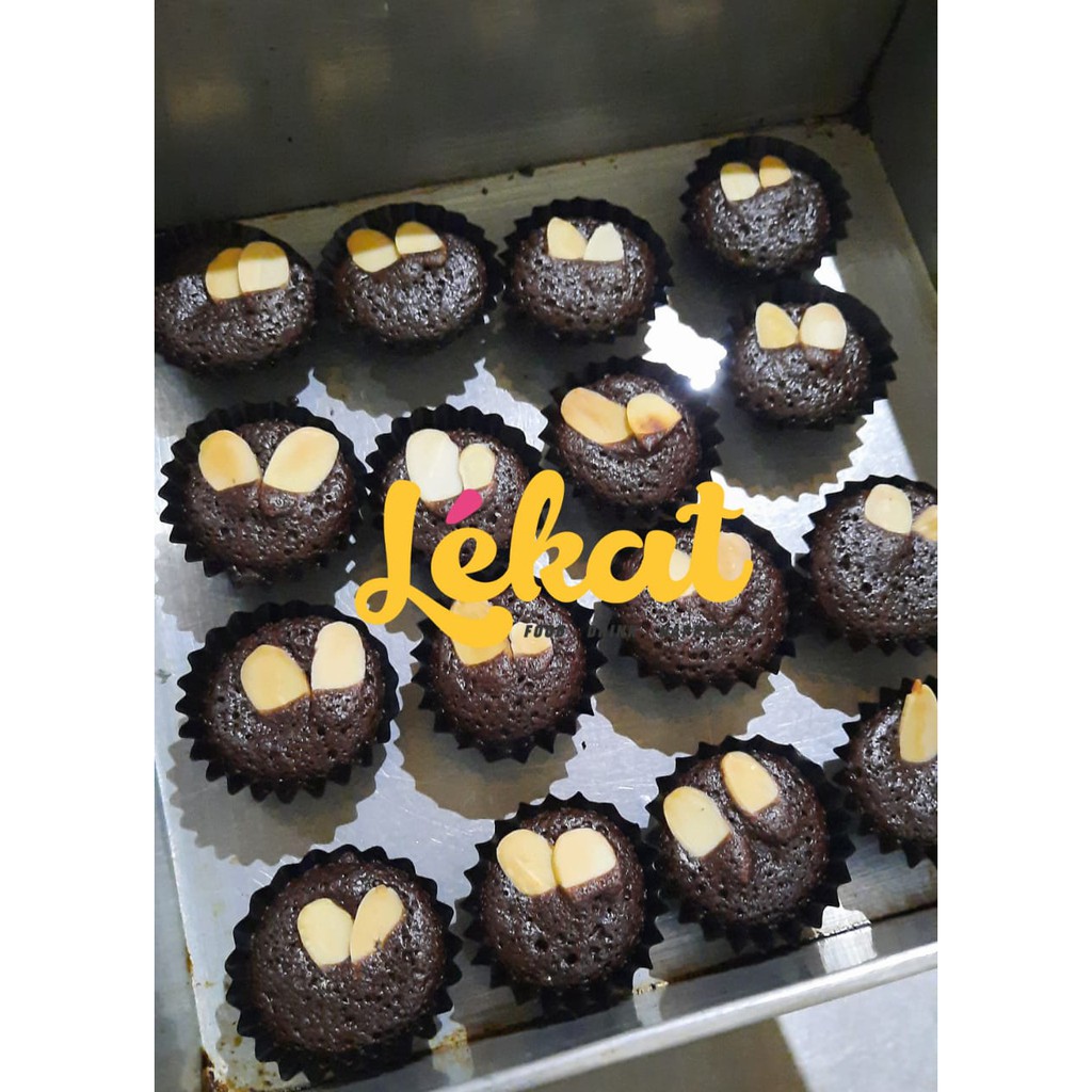 

Cookies Lekat Brownies Kering Toping Almond