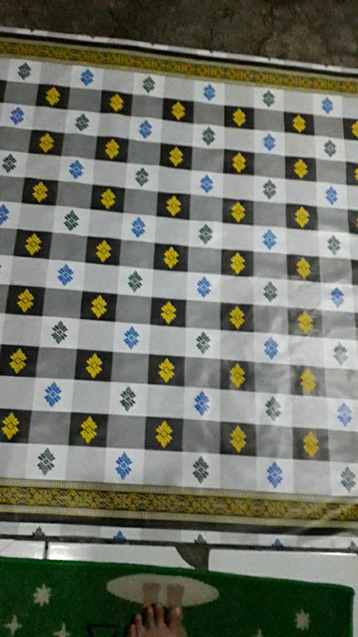 Perlak Lantai Meja Vinyl Motif Sarung Bali Biru Hijau Hitam Putih Merah Kotak Vinil Doff Lebar 120cm