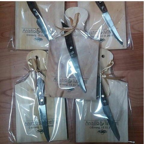 Souvenir talenan + pisau dapur