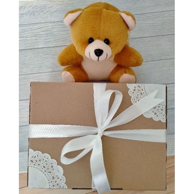 KADO CEWEK BONEKA / HAMPERS ULANG TAHUN  / KADO WISUDA