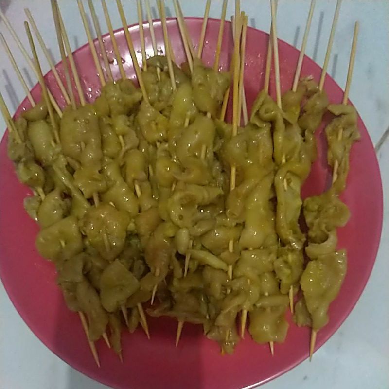 

sate kulit ayam bumbu kuning siap goreng/bakar