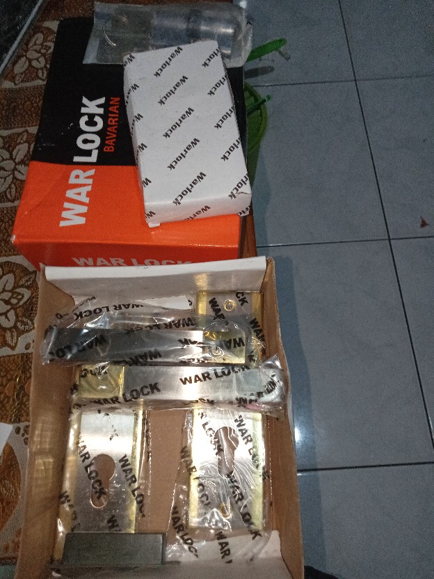 Warlock  Pintu Kecil S3 Sn/gp Handle Door