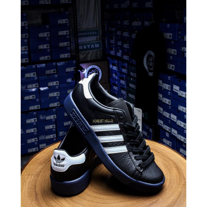 ADIDAS FOREST HILLS WARNA HITAM PUTIH HAGUSNEAKER 100% ORIGINAL 