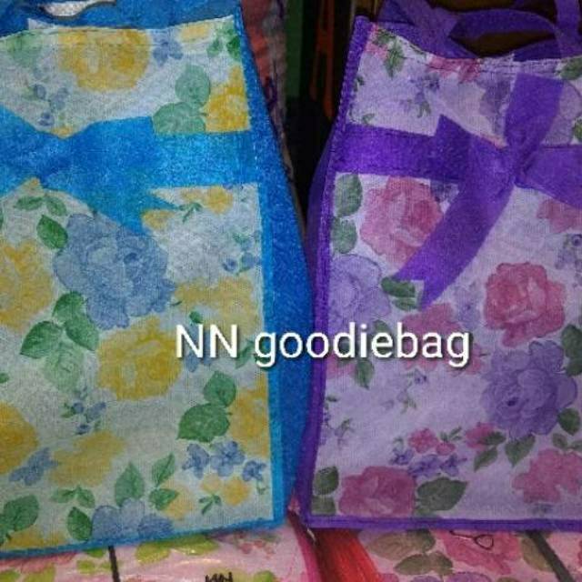 

Tas Spunbond/ Tas box nasi/Tas Slametn/Tas aqiqahn/Tas Ulang Tahun/Tas Goodiebag/Tas pita size 20×20