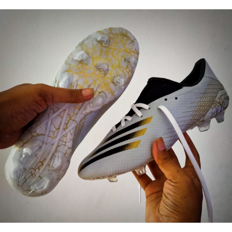 sepatu sepak bola adidas
