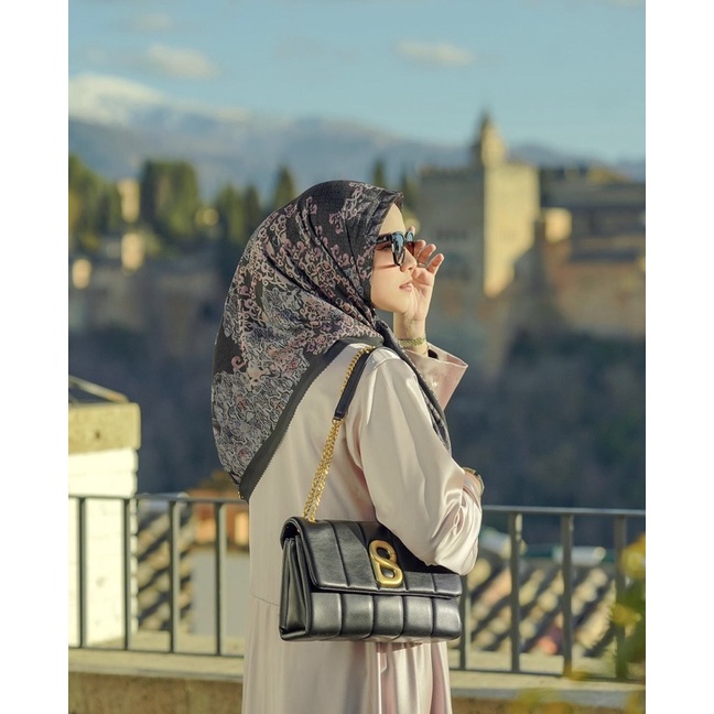 Buttonscarves Granada Series