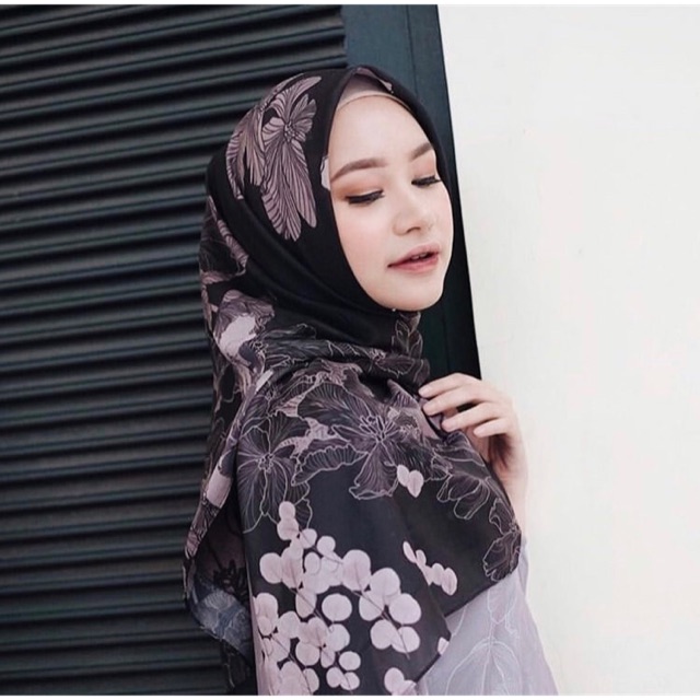 Winter Scarf Black Vanilla Hijab