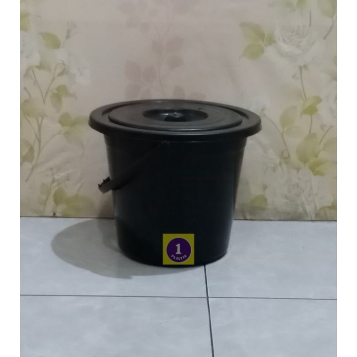 Ember Air kecil dengan tutup dan gagang 3 galon