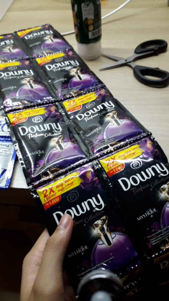 Pewangi Downy @1000 Isi 12pcs