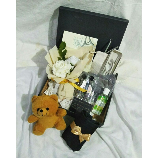 

GIFT BOX / KADO BOX /HADIAH WISUDA / HADIAH SIDANG