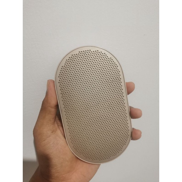 speaker bang & olufsen beoplay p2