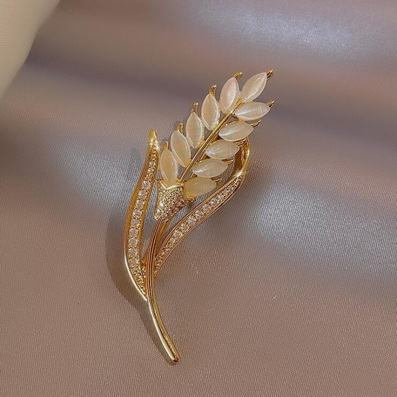 Bros Bentuk Daun Warna Emas Aksen Berlian Imitasi Gaya Vintage Untuk Aksesoris Pakaian
