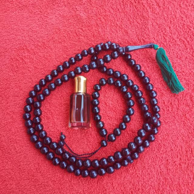 Satu paket gaharu . minyak wangi gaharu . 10 mg . tasbih kayu gaharu .10 mm. Gelang gaharu . 10 mm