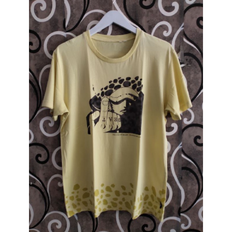 kaos one piece uniqlo second / preloved