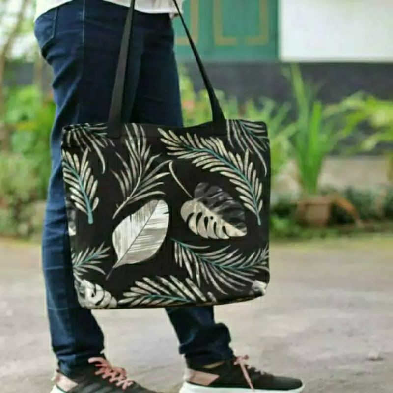 Tas Kanvas Medium / Totebag Kanvas Medium