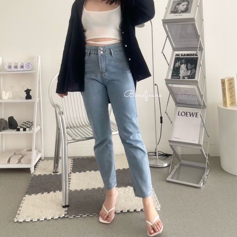 Boxofjeans - KEI Button Boyfriend Jeans - LIGHT BLUE