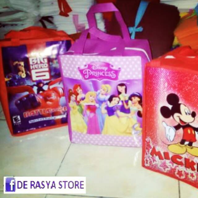

TAS ULTAH RESLETING KARAKTER LUCU