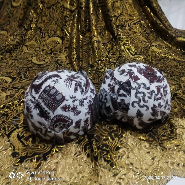 BLANGKON BATIK PRADA PENGANTIN PUTIH PESTA