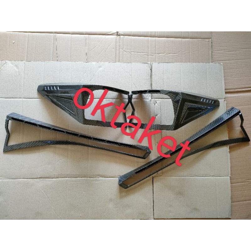 garnish lampu belakang All new Veloz 2022 carbon glossy