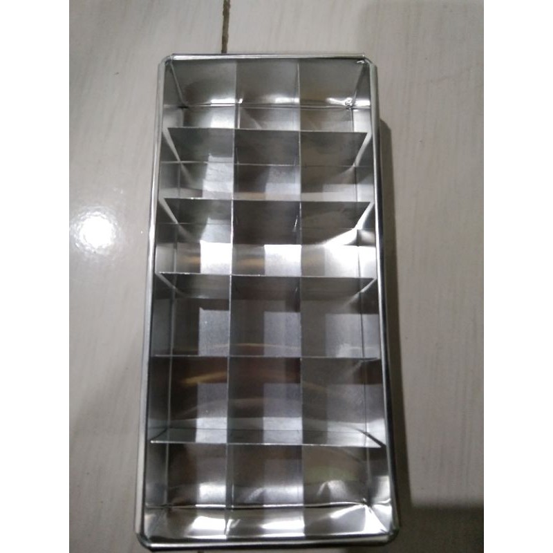 loyang sekat brownies 22x10x4 cm/loyang sekat harga murah